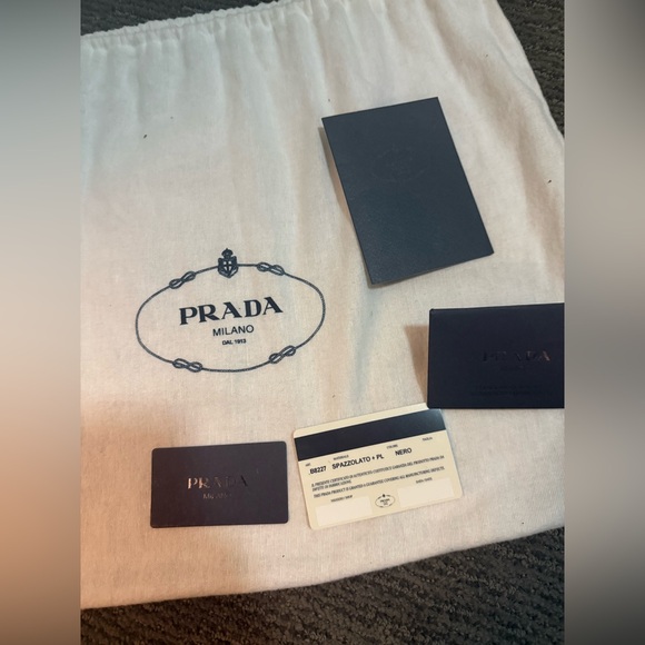 Authentic Prada Limited Edition Patent Leather Runway Bag GUC - Picture 4 of 13